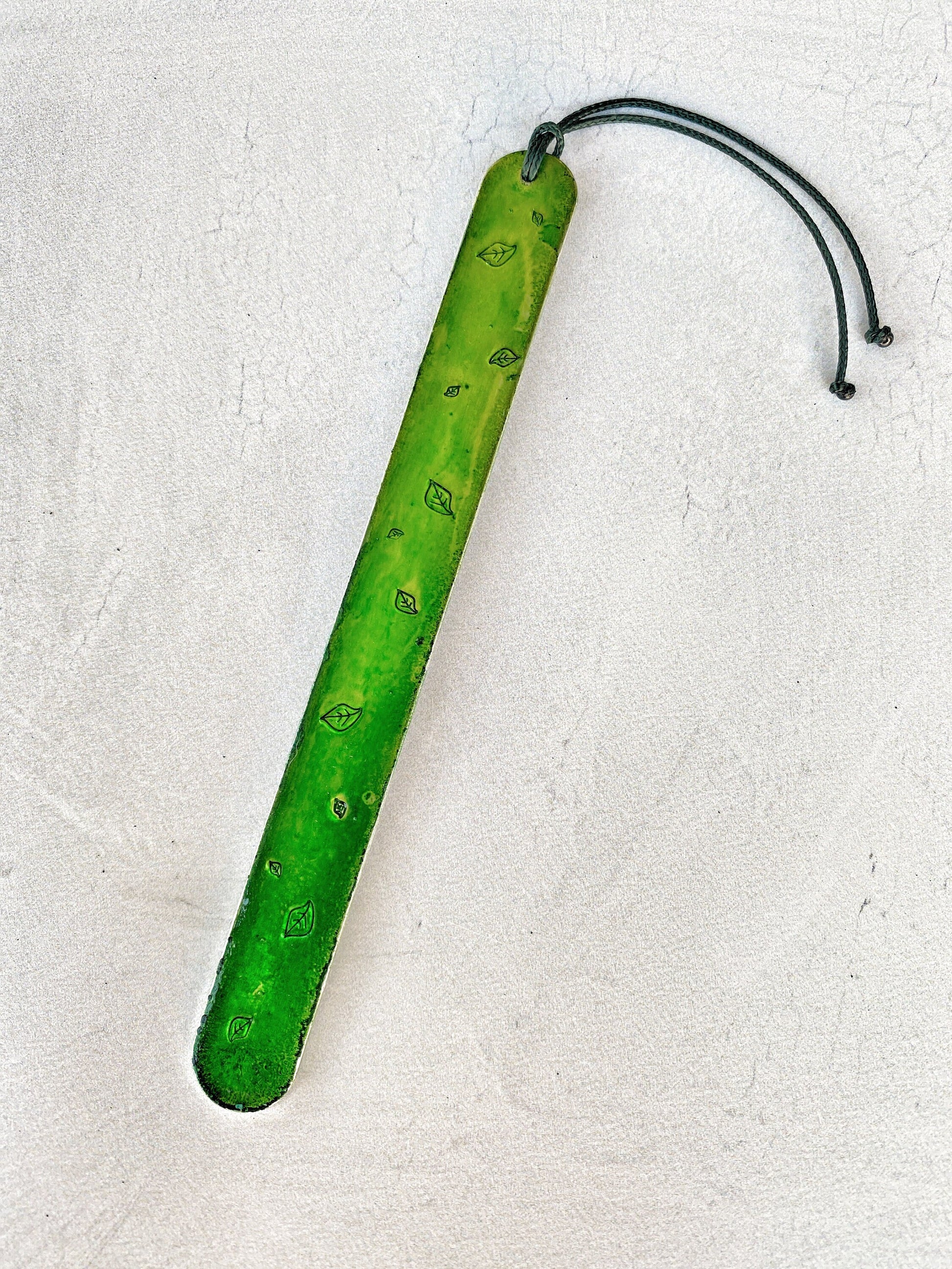 Ellie B's Creations - Green Metal Leaves Bookmark - Handmade Plant Bookmark - Nature Lovers Gift - Leaf Bookmark