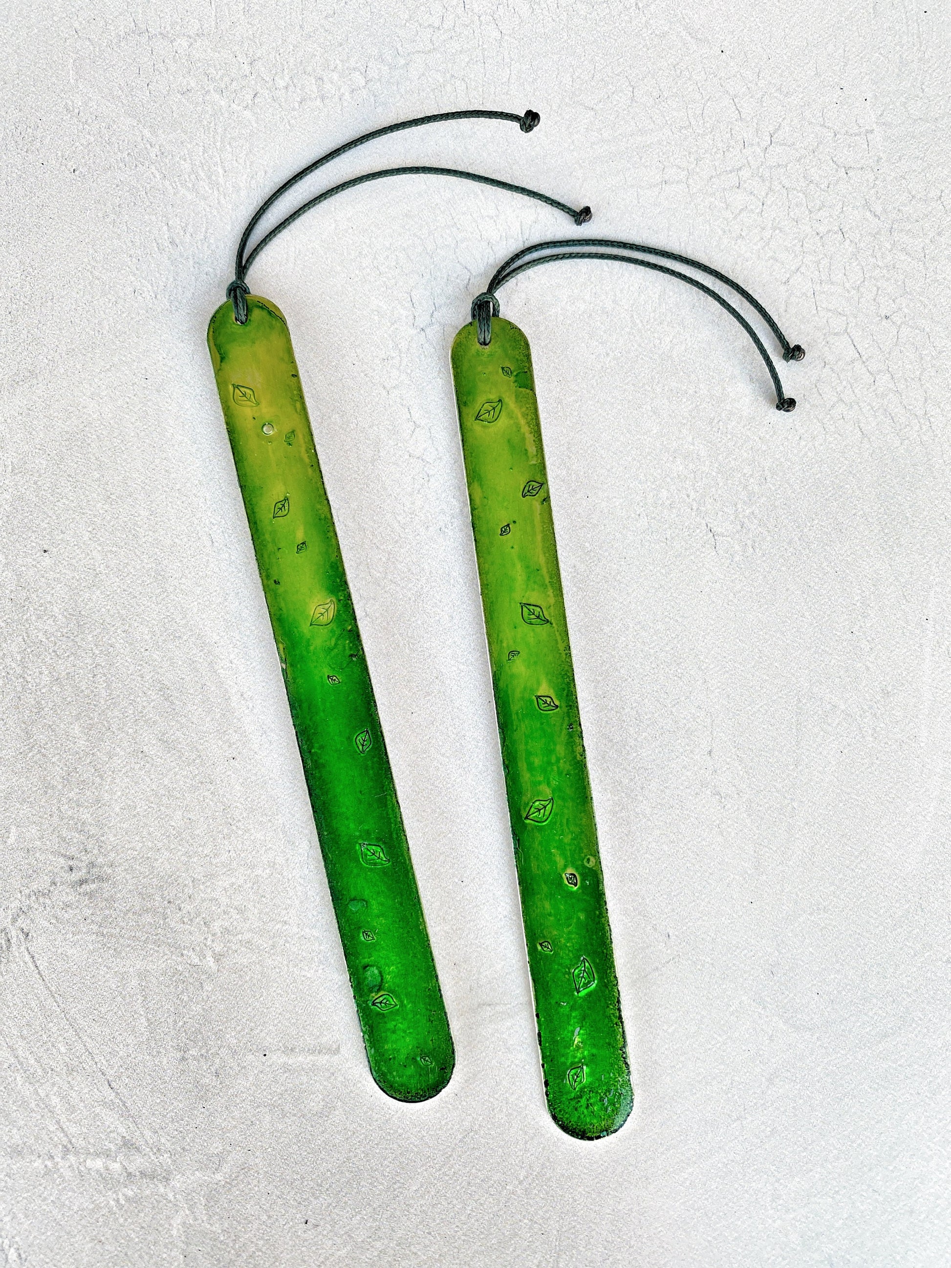 Ellie B's Creations - Green Metal Leaves Bookmark - Handmade Plant Bookmark - Nature Lovers Gift - Leaf Bookmark