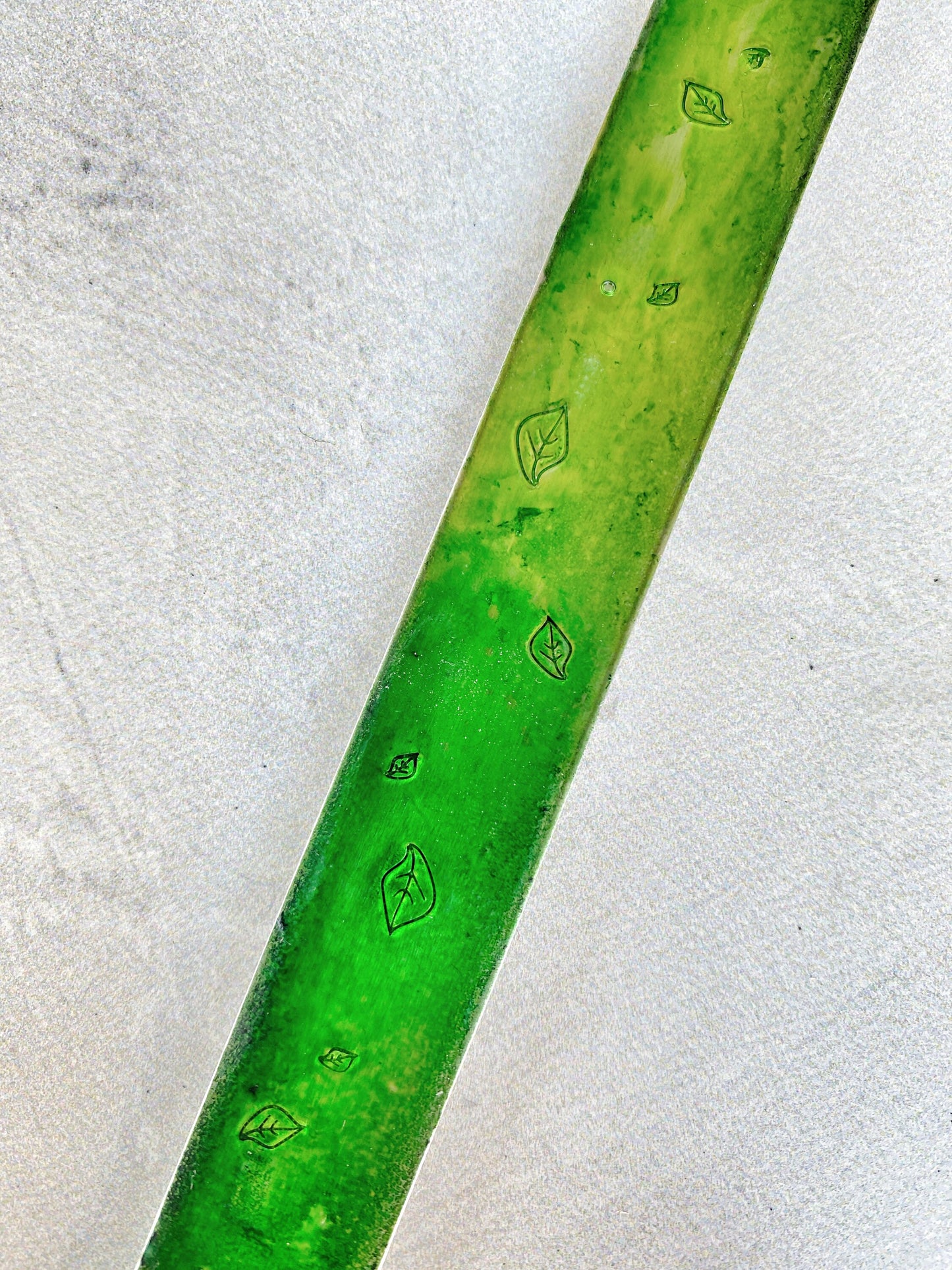 Ellie B's Creations - Green Metal Leaves Bookmark - Handmade Plant Bookmark - Nature Lovers Gift - Leaf Bookmark