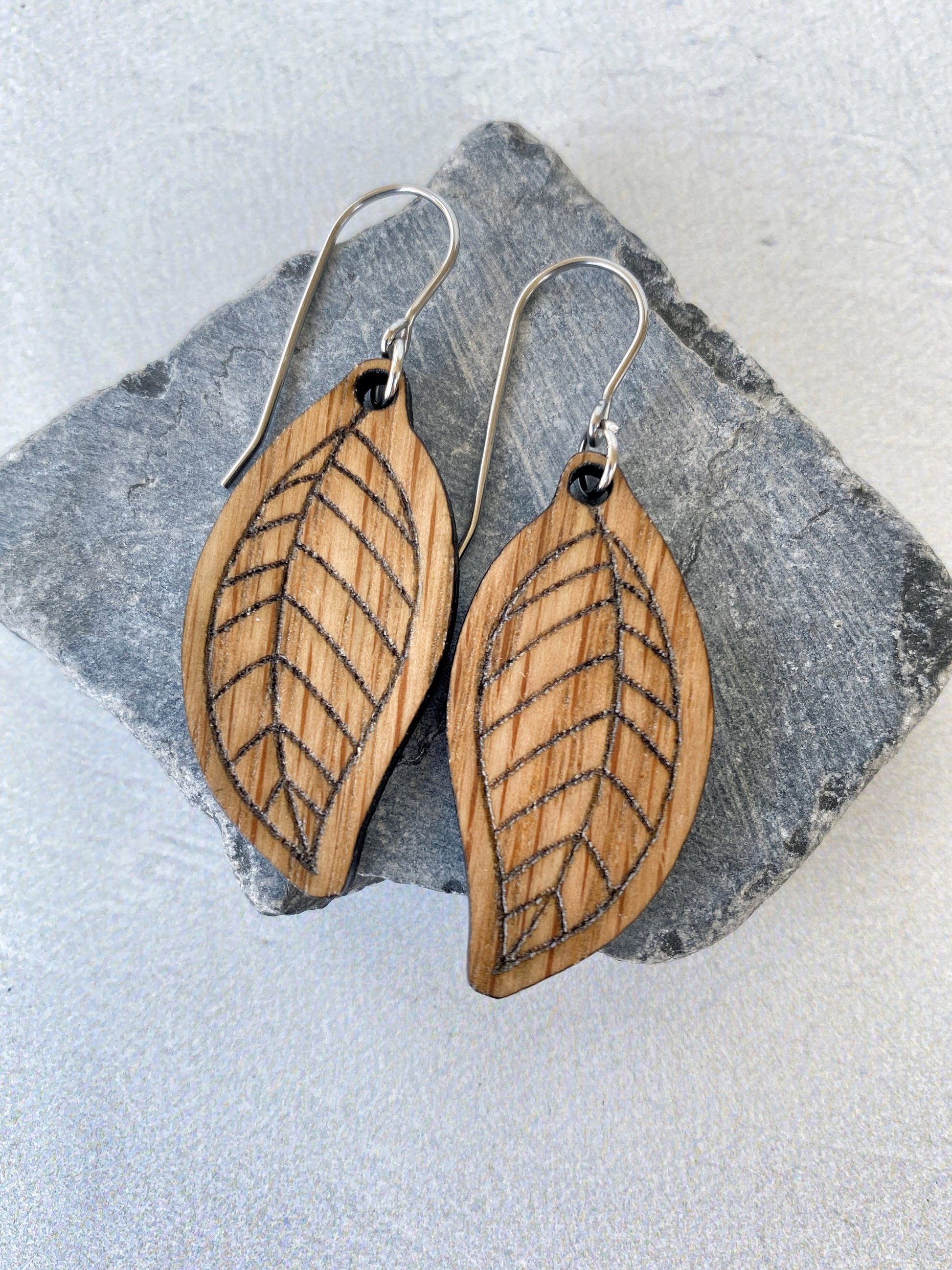 Wood Leaf Earrings  - White Oak Engraved Leaf Earrings - Laser Cut Earrings - Minimalist Feather Dangle Earrings - Oak Dangle Earrings