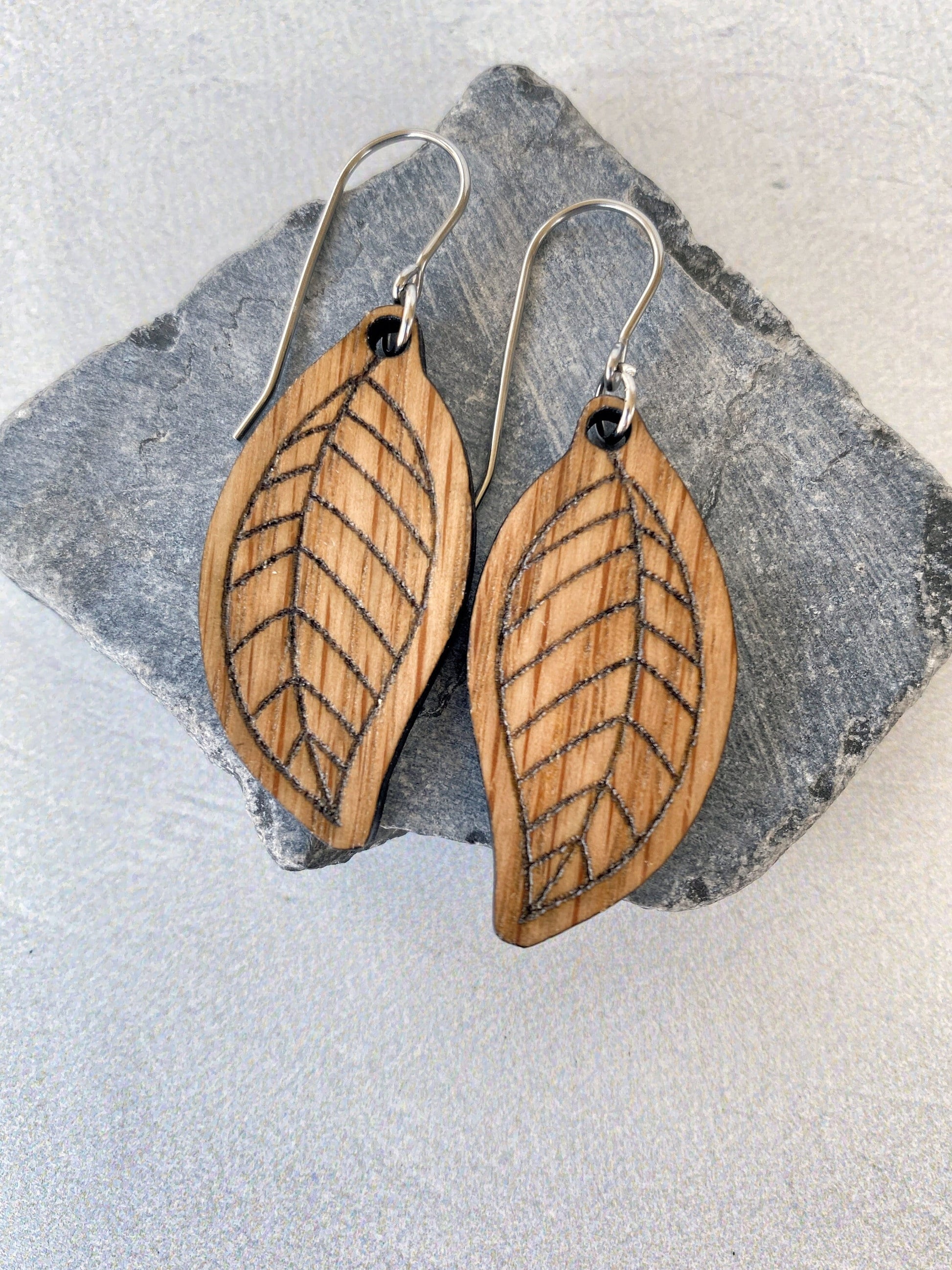 Wood Leaf Earrings  - White Oak Engraved Leaf Earrings - Laser Cut Earrings - Minimalist Feather Dangle Earrings - Oak Dangle Earrings