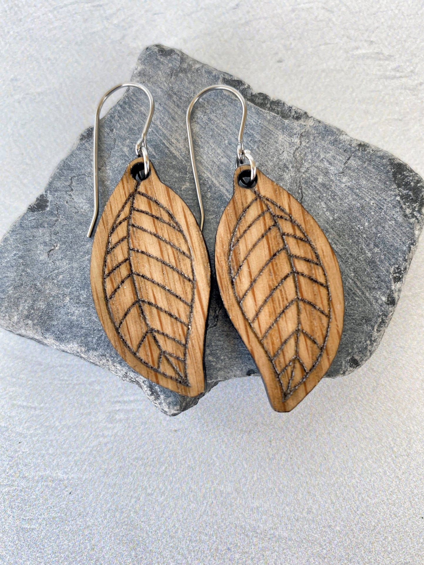 Wood Leaf Earrings  - White Oak Engraved Leaf Earrings - Laser Cut Earrings - Minimalist Feather Dangle Earrings - Oak Dangle Earrings