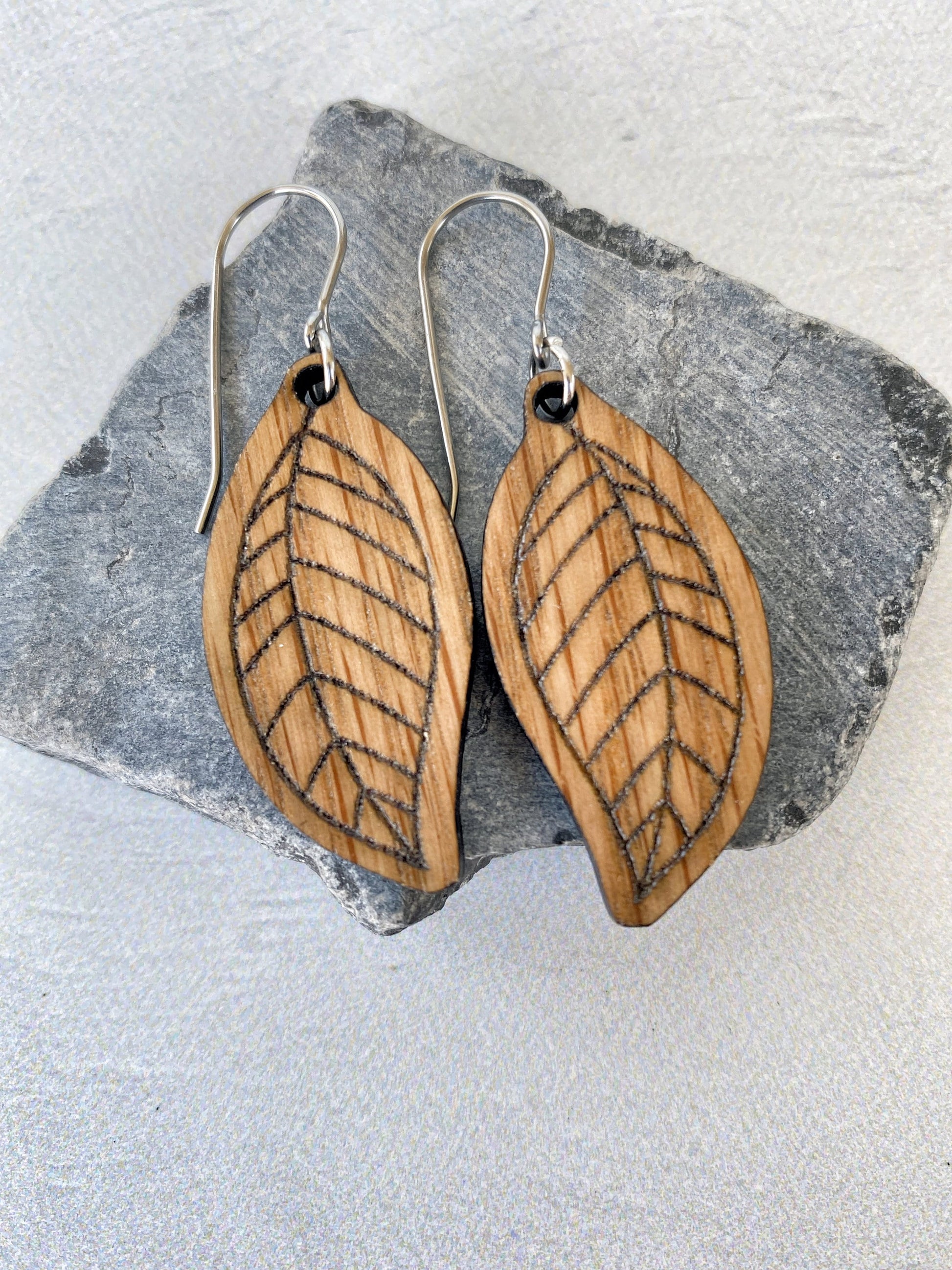 Wood Leaf Earrings  - White Oak Engraved Leaf Earrings - Laser Cut Earrings - Minimalist Feather Dangle Earrings - Oak Dangle Earrings
